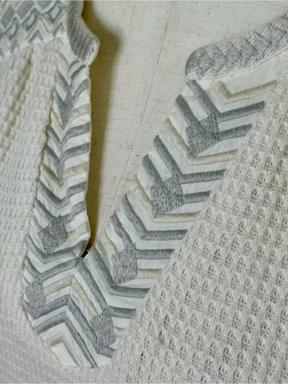 Casual Long Sleeve Top Cream Size M Women's Sweater — Like New - Picture 7 of 9